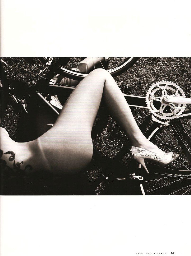 Playboy 2010.04 - Cacau BBB 10 #J1jtXkFk