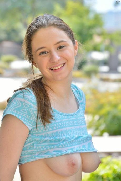 Cute Elektra Rose before being porn actress #6P3Wv0Uu