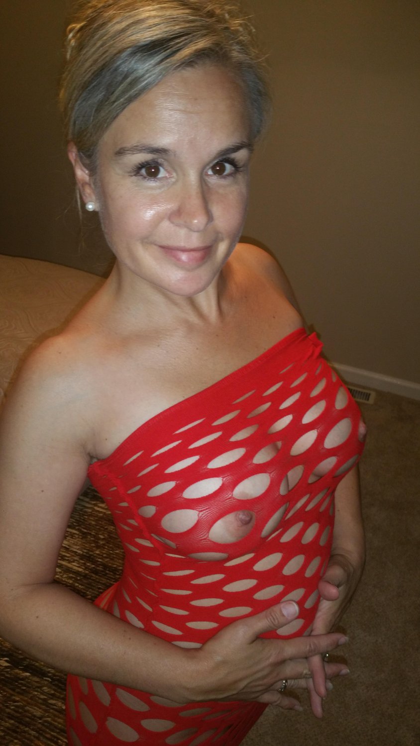 Sara "Loser" Smile #EmyewGiS