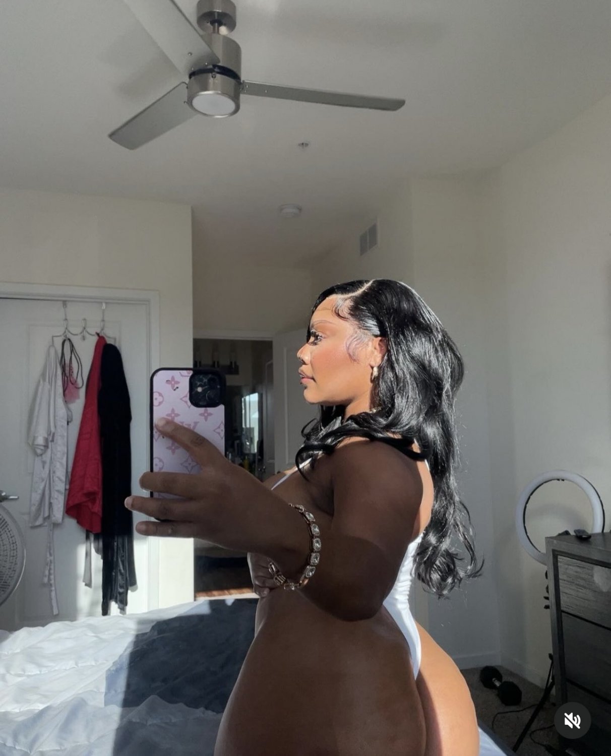 Do anybody get her content? #fvlZRrVz