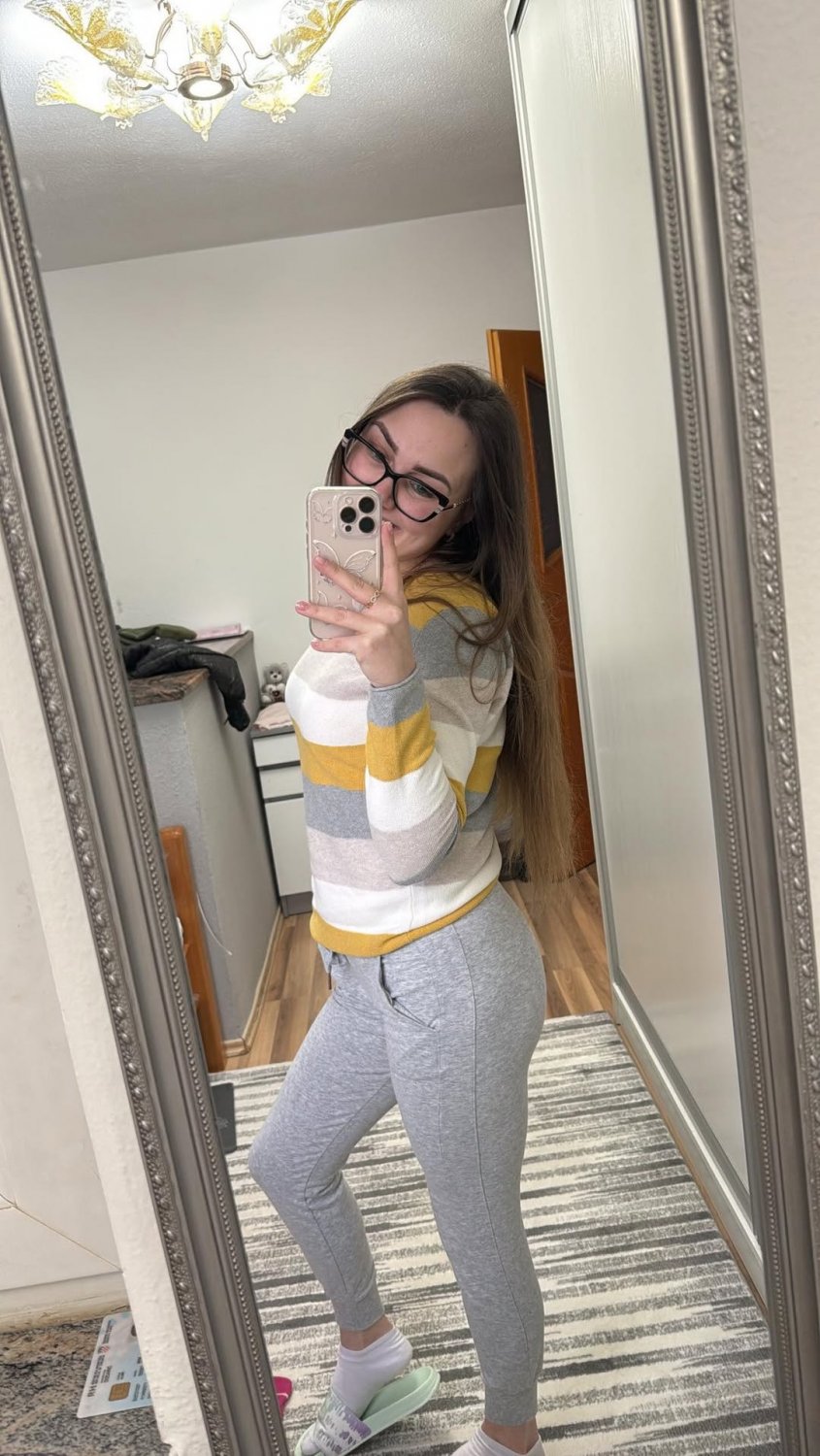 slutty whore I think her name is sanny #SPZHw13p