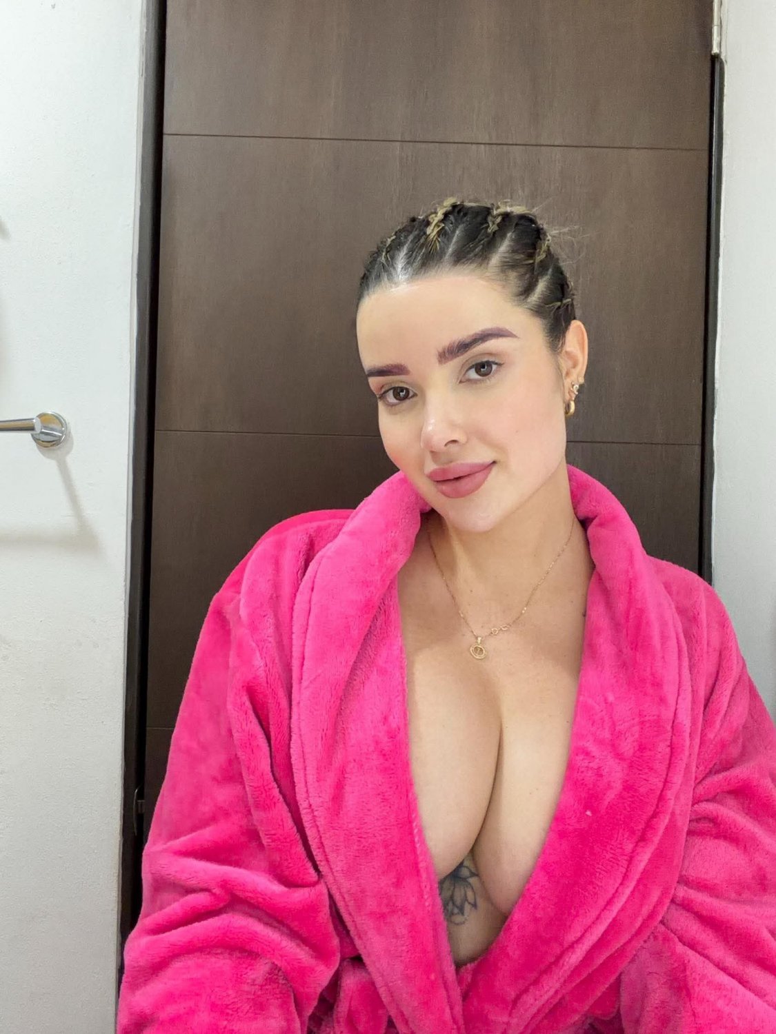 Todos quieren correrse sobre Isabel V. 2 #vZqKzaMn